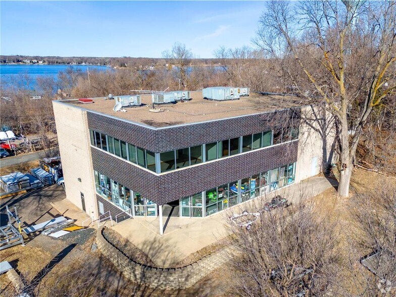 More Photos Of 4388 Shoreline Dr, Spring Park Storefront Retail Office For Sale