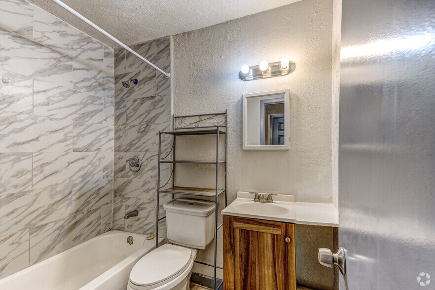 More Photos Of 1001-1007 Spooner St, Pasadena Apartments For Sale