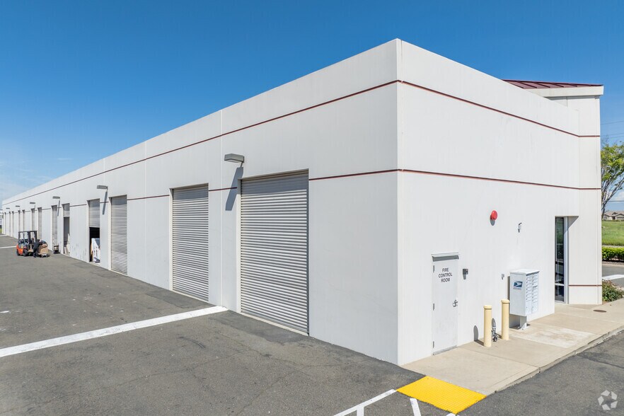 More Photos Of 9880 Waterman Rd, Elk Grove Unknown For Lease