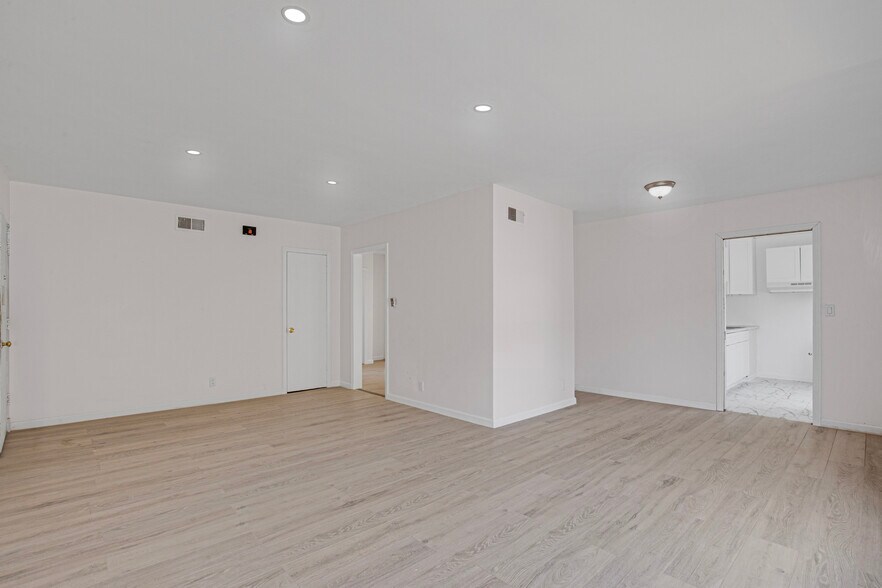 More Photos Of 2016 S Bedford St, Los Angeles Apartments For Sale