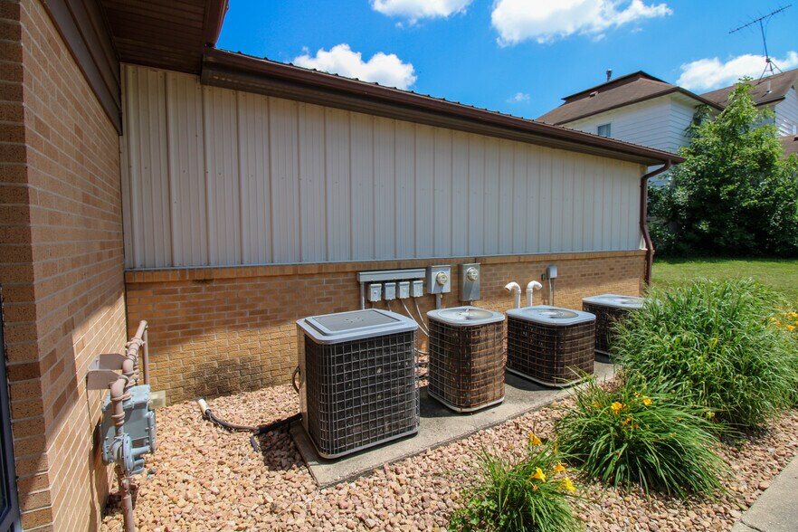 More Photos Of 100 E 3rd St, Galva Office For Sale