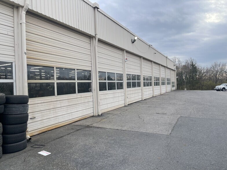 More Photos Of 7591 Annapolis Rd, Landover Hills Auto Dealership For Lease