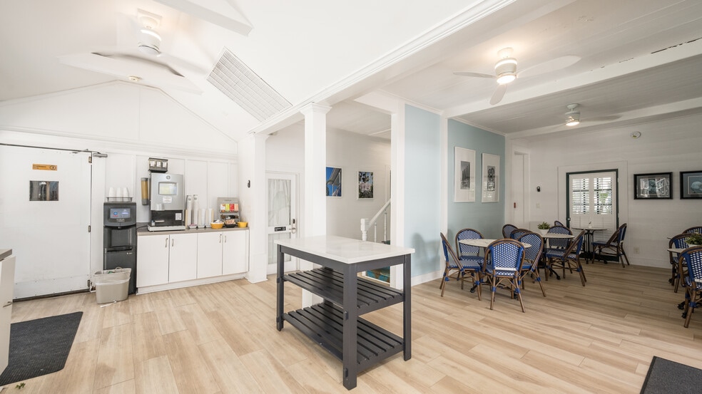 More Photos Of 413 Applerouth Ln, Key West Hotel For Sale