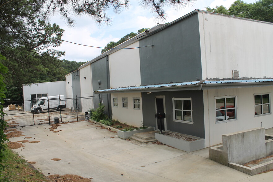 More Photos Of 1240 Oakleigh Dr, East Point Warehouse For Sale