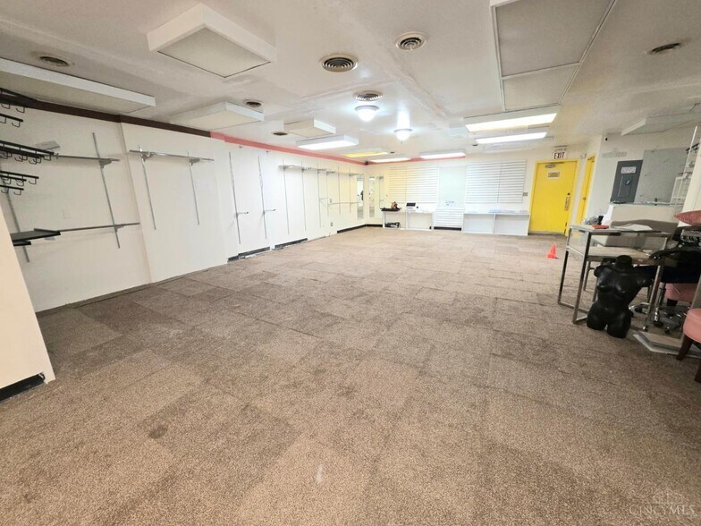 More Photos Of 3544-3548 Springdale Rd, Cincinnati Office For Sale