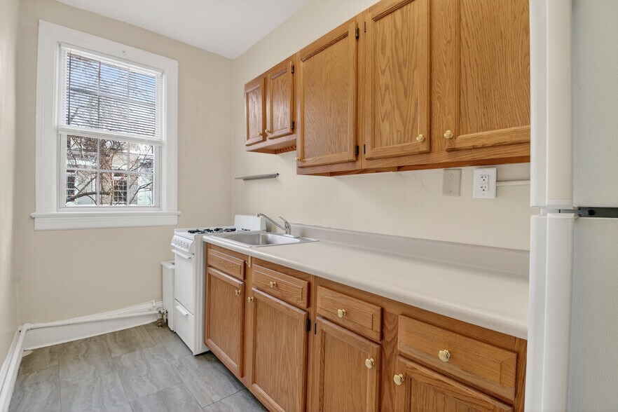 More Photos Of 1818 Riggs Pl NW, Washington Apartments For Sale