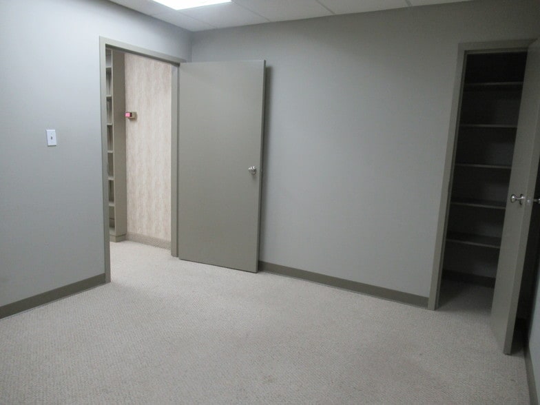 More Photos Of 215 Brooke Ave, Norfolk Office Residential For Sale