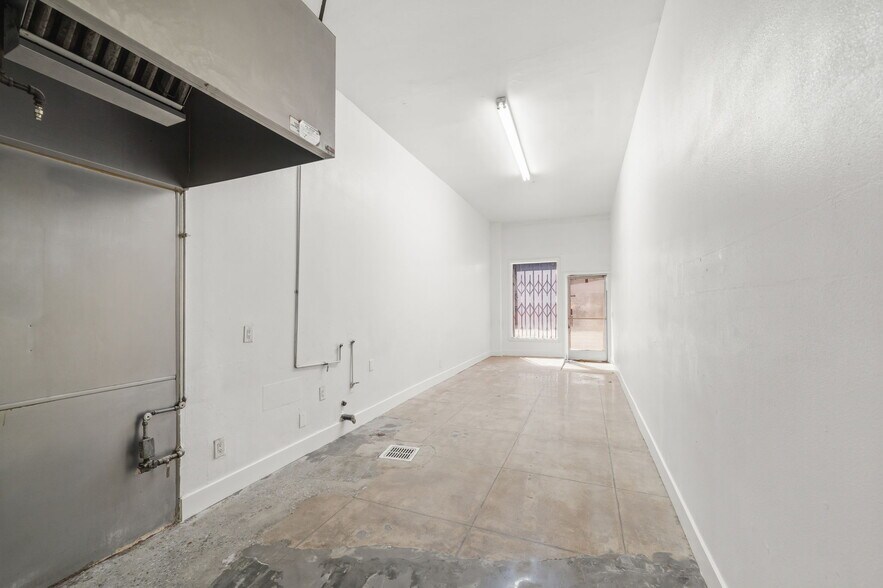 More Photos Of 101-113 E Anaheim St, Wilmington Storefront For Lease