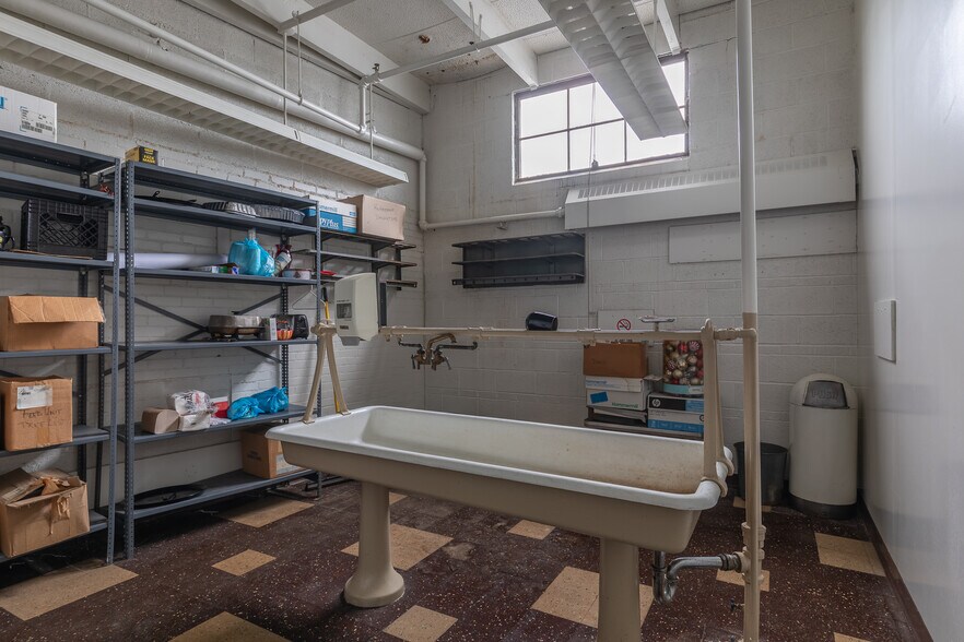 More Photos Of 24000 Lakeland Blvd, Euclid Manufacturing For Sale