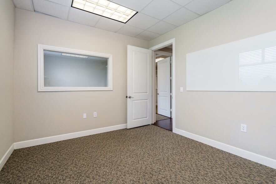 More Photos Of 20008 Champion Forest Dr, Spring Office For Sale