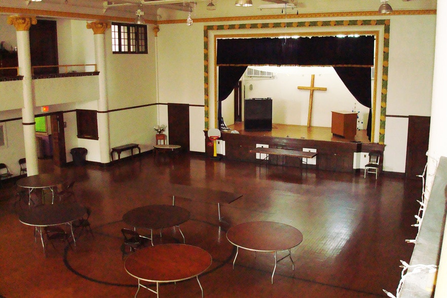 225 E Clinton, Joliet, IL 60432 Religious Facility For Sale