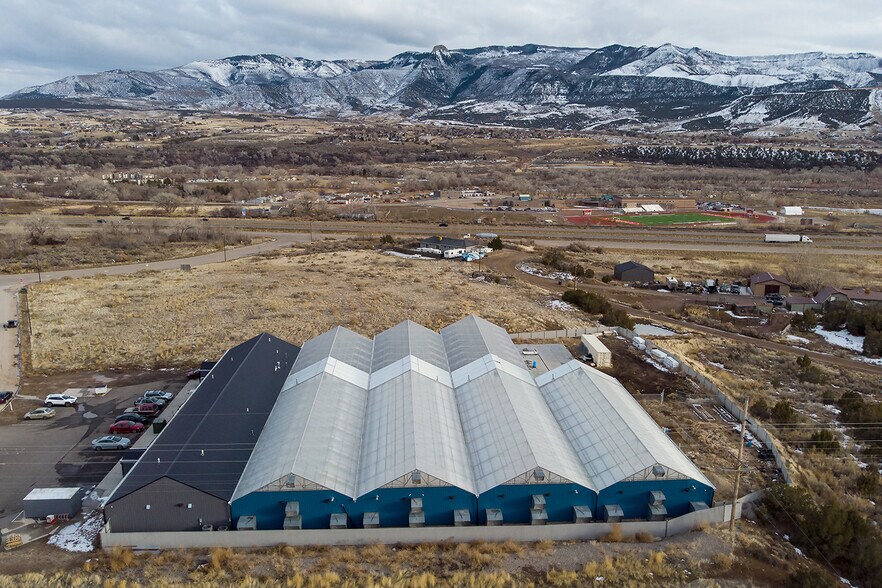 More Photos Of 111 Diamond Loop, Parachute Warehouse For Lease