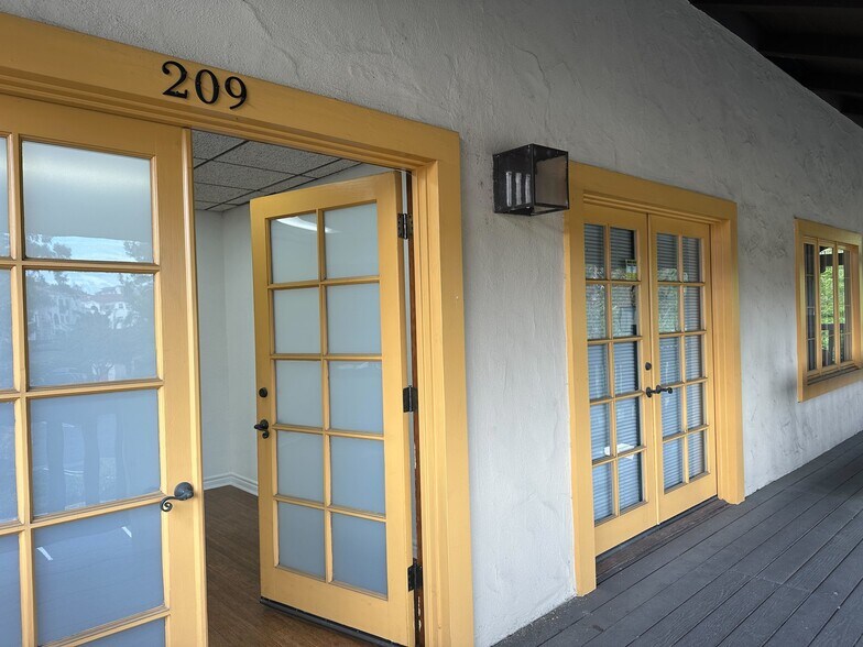 More Photos Of 110 Civic Center Dr, Vista Office For Sale