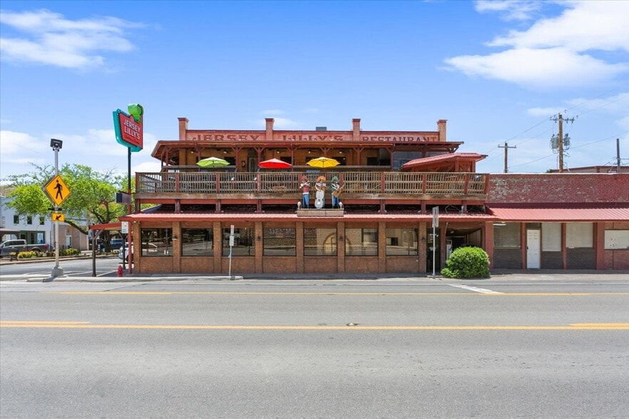 More Photos Of 128 N Pecan, Hico Restaurant For Sale