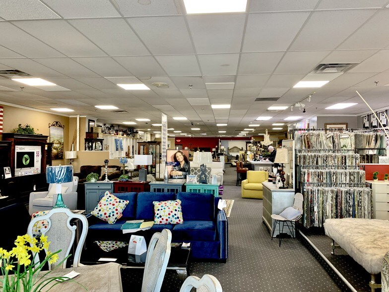 More Photos Of 500 Sunrise Hwy, Rockville Centre Storefront For Lease