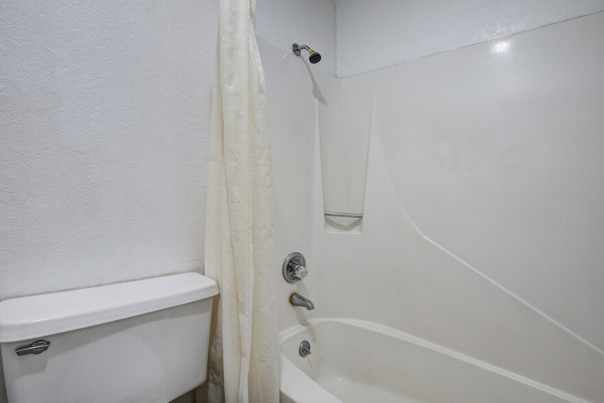 More Photos Of 101 W Phoenix St, Payson Hotel For Sale