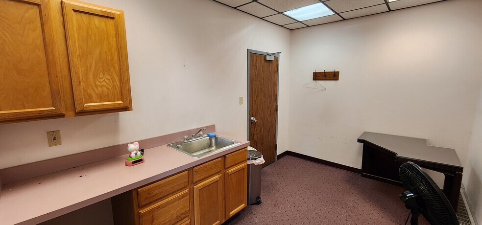 More Photos Of 1 Sherman Hill Rd, Woodbury Bank For Lease