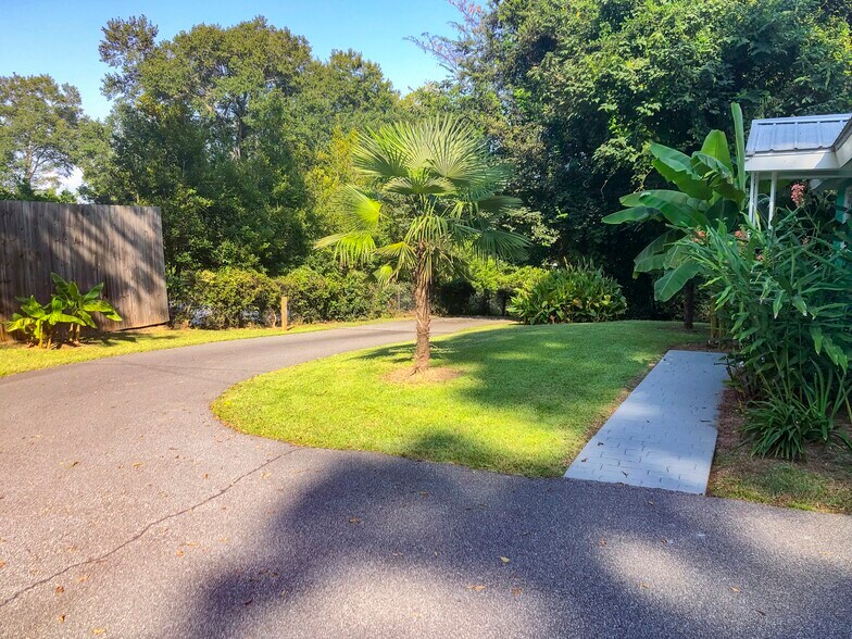 More Photos Of 559 Pulaski St, Athens Specialty For Sale
