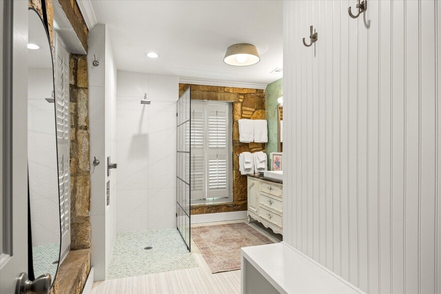 More Photos Of 111 S Houston St, Granbury Loft Creative Space For Sale