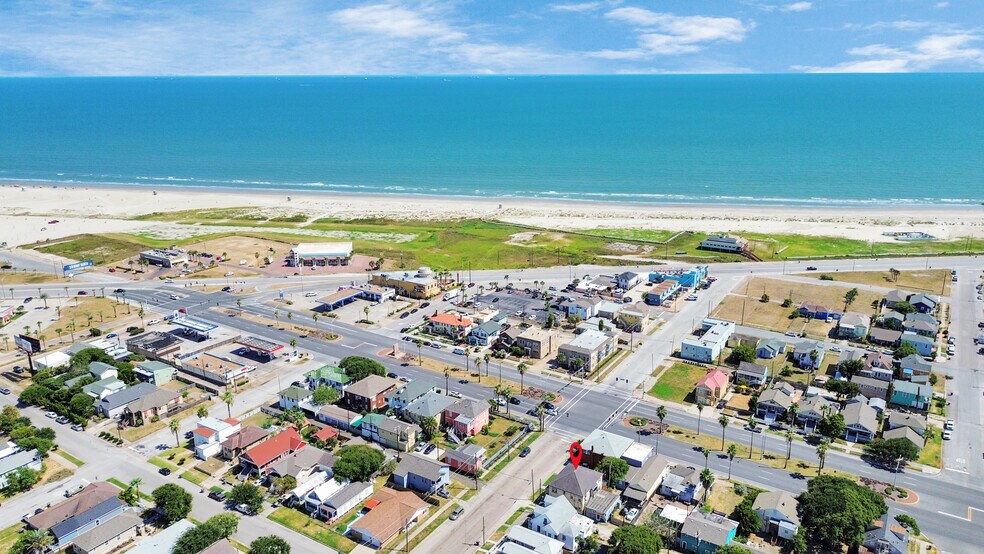More Photos Of 915 8th St, Galveston Apartments For Sale