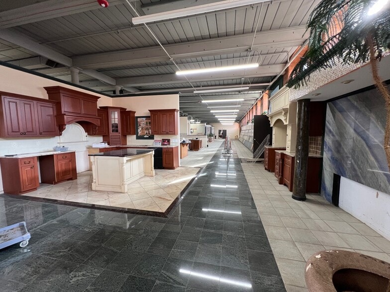 More Photos Of 224 Stockton St, Phillipsburg Showroom For Lease