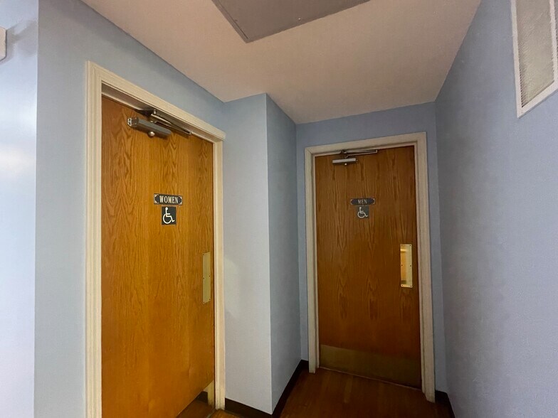 More Photos Of 520 N Mission St, Mount Pleasant Office For Sale