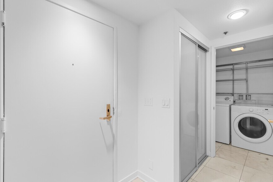 More Photos Of 939 Palm Ave, West Hollywood Apartments For Sale