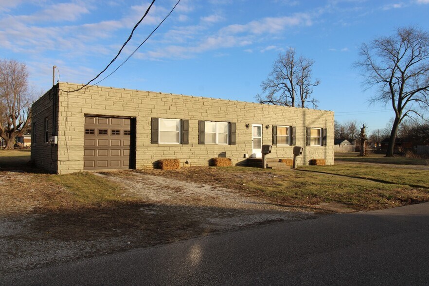 More Photos Of 500 N Church St, Fort Branch Multifamily For Sale