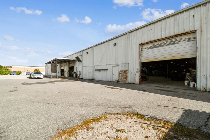 More Photos Of 4811 W Sligh Ave, Tampa Warehouse For Sale