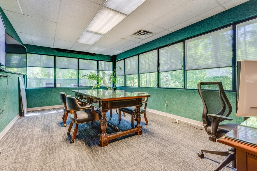 More Photos Of 69 Readington Rd, Branchburg Showroom For Lease