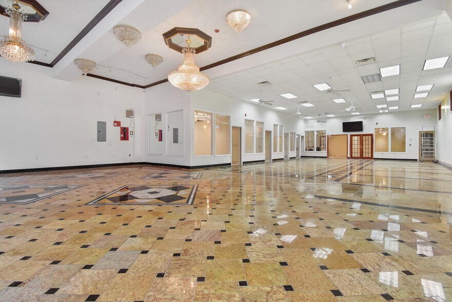 More Photos Of 507-511 45th St, Union City Health Club For Lease