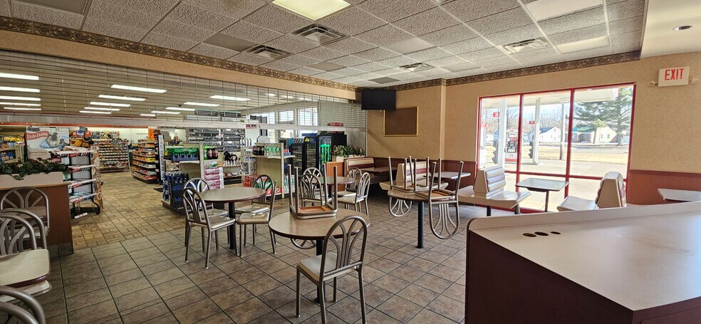 More Photos Of 1456 Kennedy Rd, Chippewa Falls Restaurant For Lease