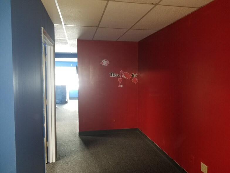 More Photos Of 3690 E Bay Dr, Largo General Retail For Lease