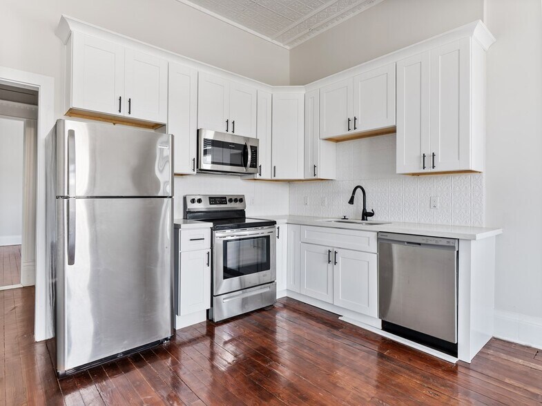 More Photos Of 1728 6th St, Bay City Storefront Retail Residential For Sale