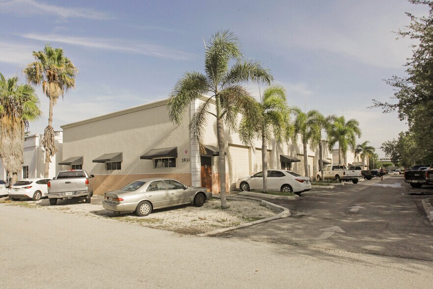 More Photos Of 1011 NW 51st St, Fort Lauderdale Unknown For Lease