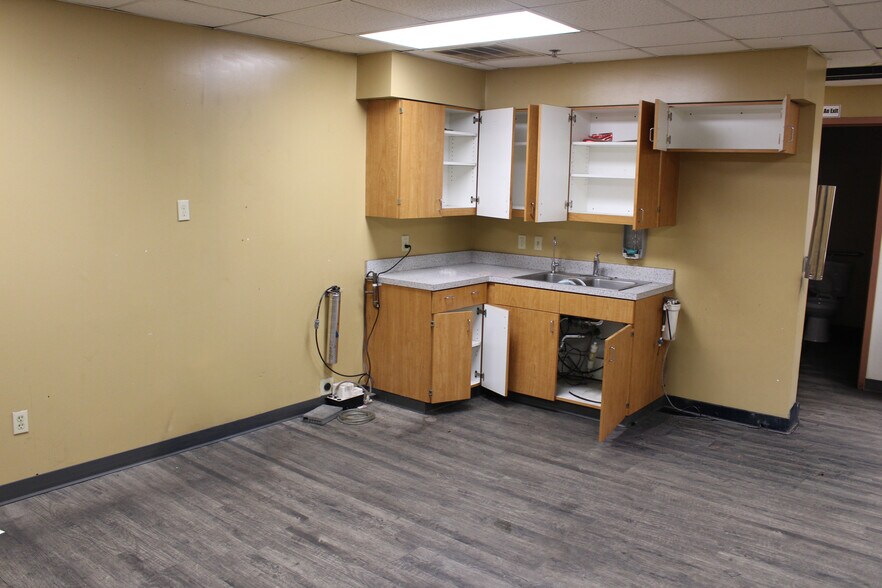 More Photos Of 6720 N 16th St, Omaha Warehouse For Sale