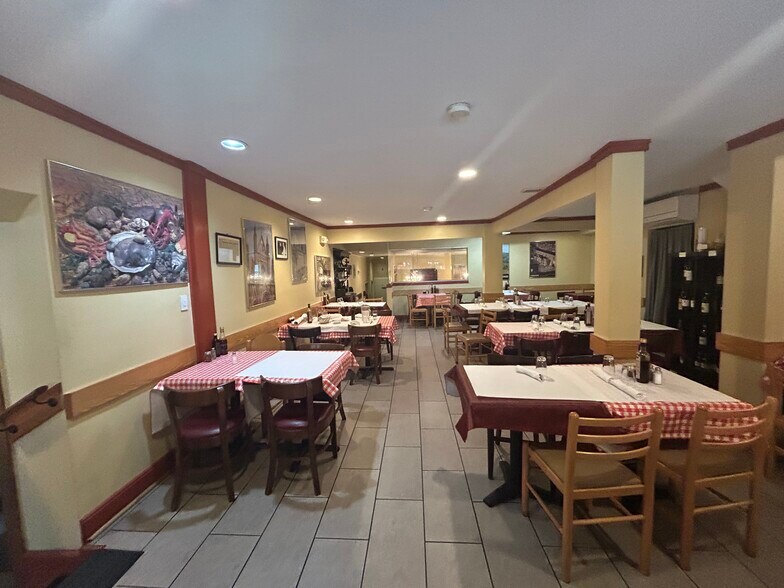 More Photos Of 4918 Cordell Ave, Bethesda Storefront For Sale