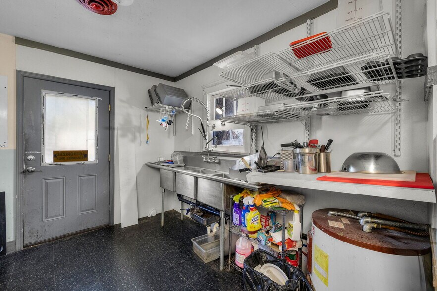 More Photos Of 234 S Canyon Blvd, John Day Freestanding For Sale