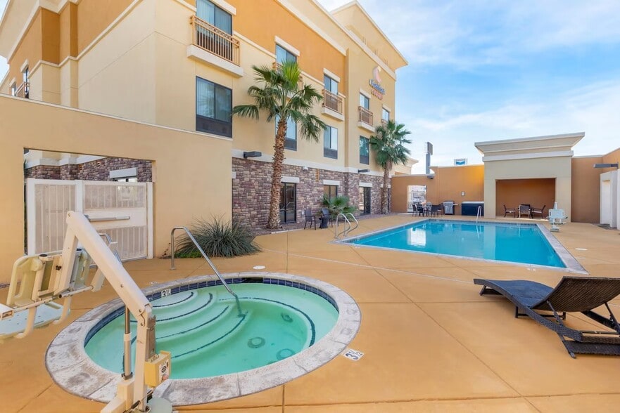 More Photos Of 700 W Donlon St, Blythe Hotel For Sale