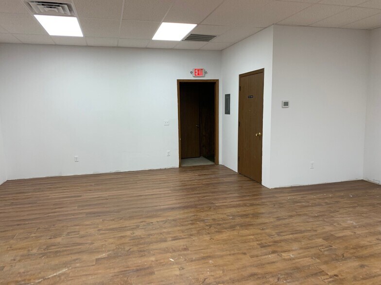 More Photos Of 503-507 W Main St, Waunakee General Retail For Sale