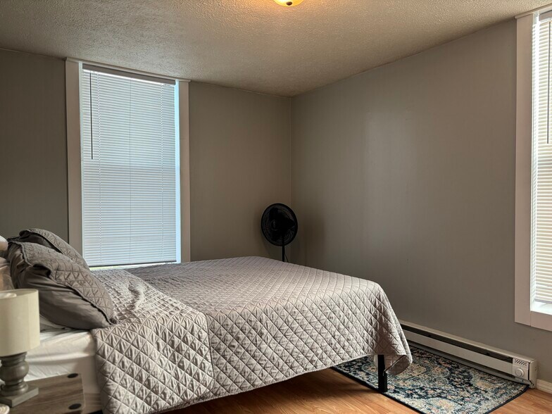 More Photos Of 206 W Main St, Mc Arthur Flex For Sale