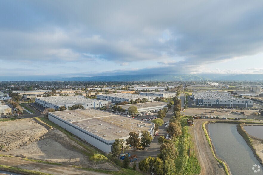 More Photos Of 7447 Morton Ave, Newark Manufacturing For Lease