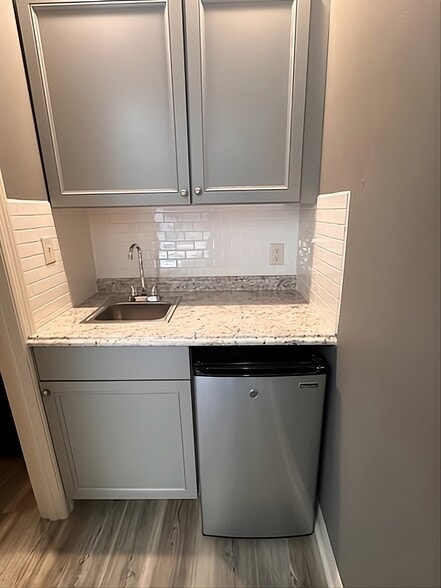 More Photos Of 14902 Winding Creek Ct, Tampa Medical For Lease