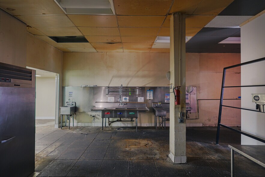 More Photos Of 5567-5577 Figueroa St, Los Angeles Storefront Retail Office For Lease