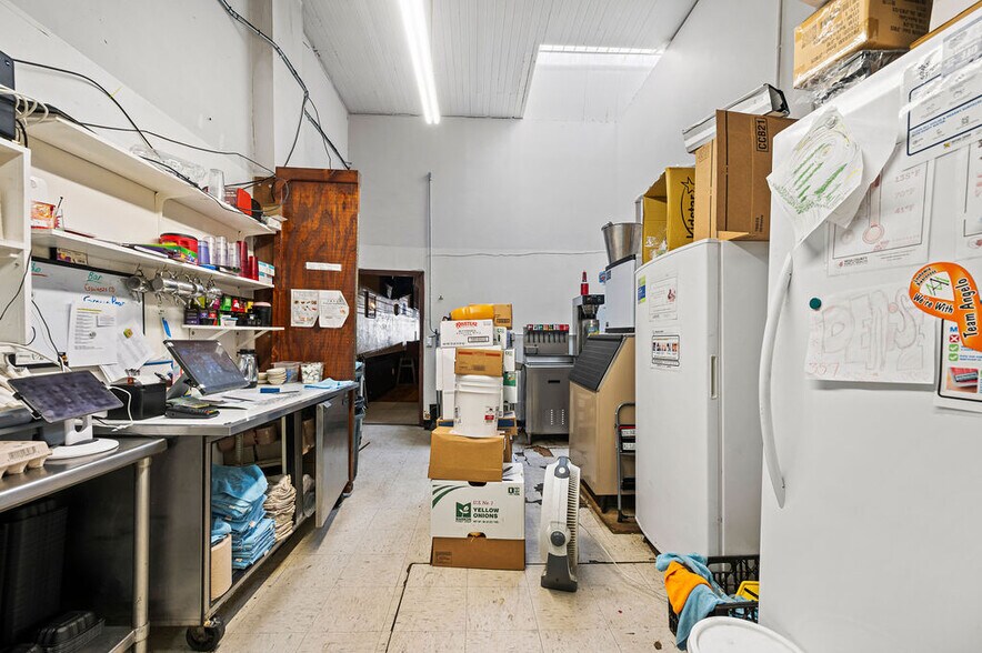 More Photos Of 235 S Main St, Palisade Restaurant For Sale