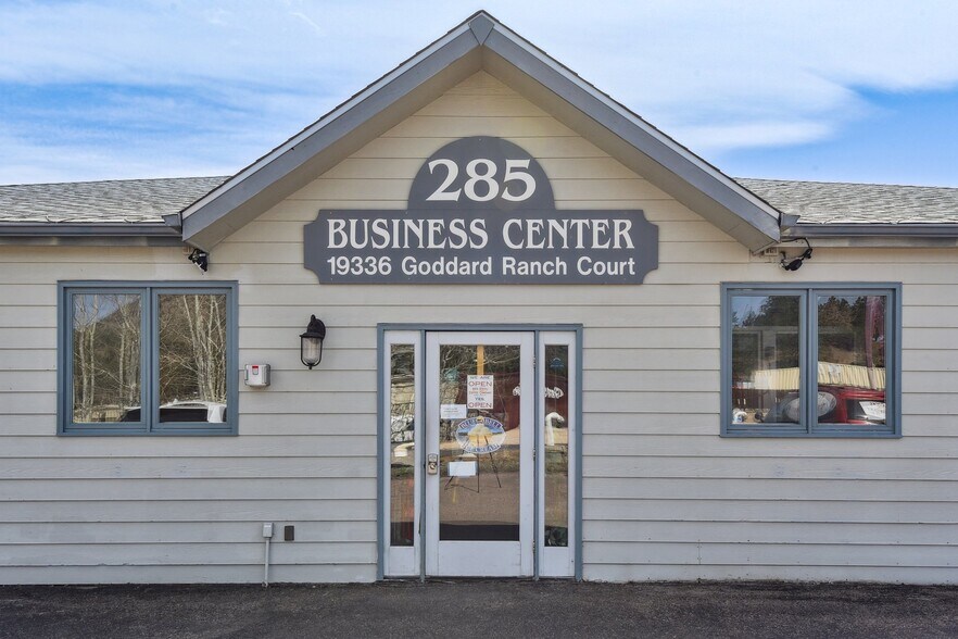 More Photos Of 19336 Goddard Ranch Ct, Morrison Light Manufacturing For Lease