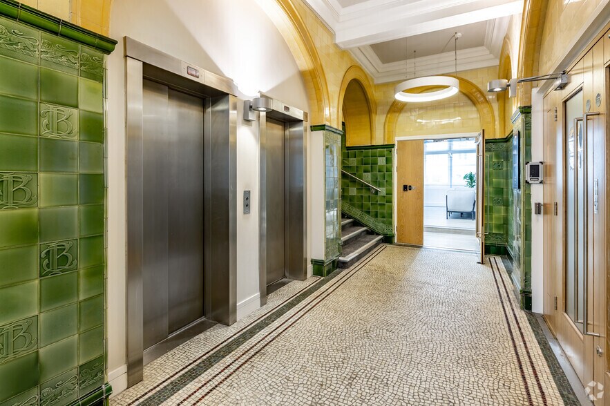 More Photos Of 56 Oxford St, Manchester Office For Lease