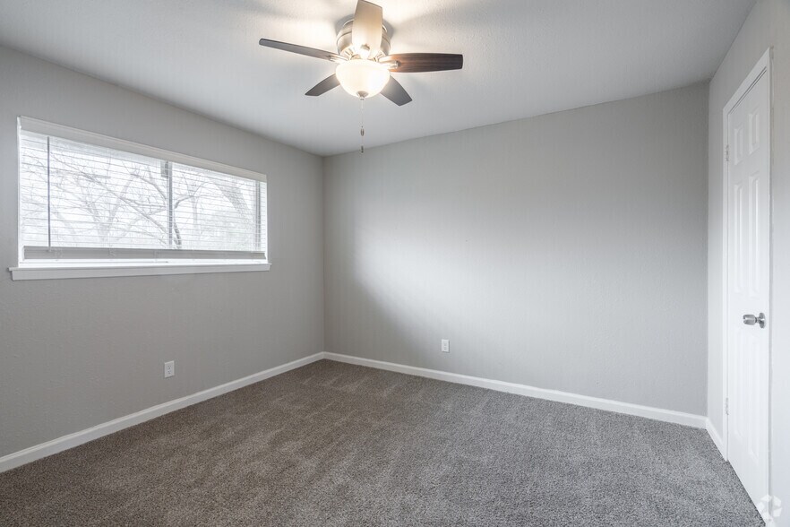 More Photos Of 2550 S Bypass 35, Alvin Apartments For Sale