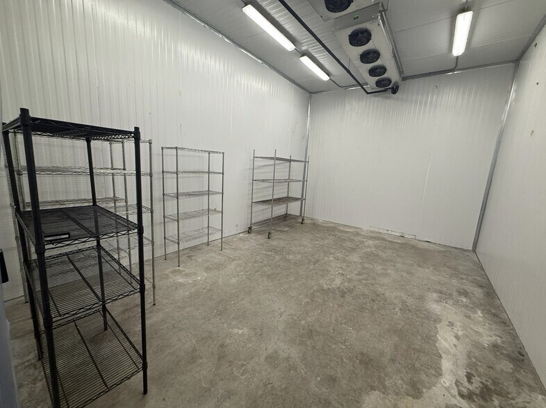 More Photos Of 16708 Picadilly Ct, Round Rock Warehouse For Lease