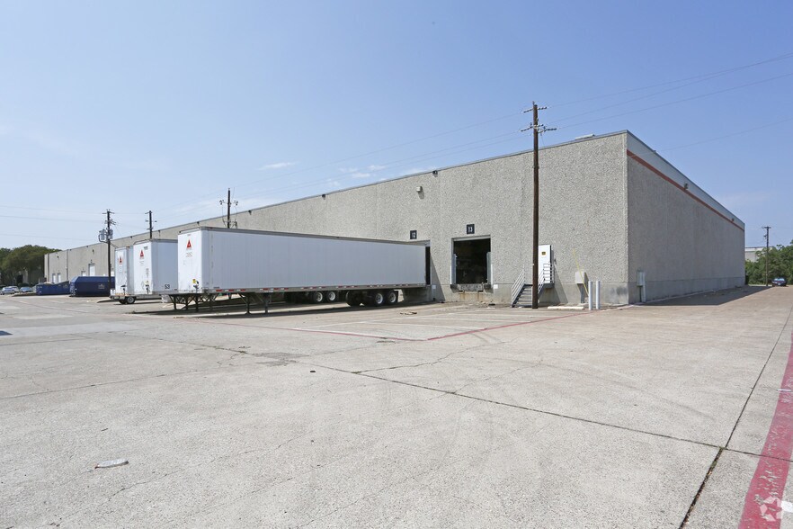 More Photos Of 2364 Merritt Dr, Garland Warehouse For Lease